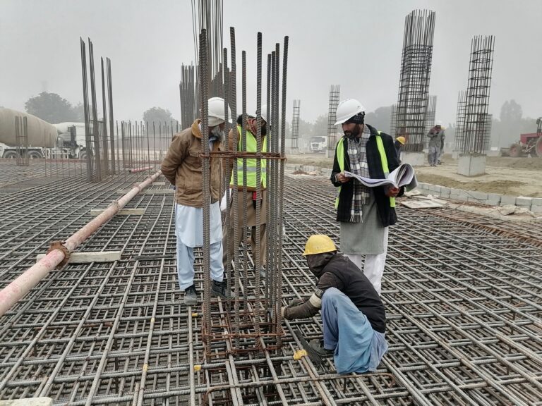 Thi công phần móng và cột thép công trình nhà xưởng